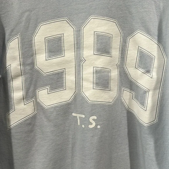Taylor Swift 1989 Crew Light Blue Size Medium - Picture 2 of 5